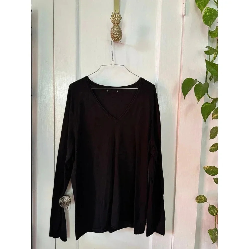 Women’s size Medium V Neck long sleeve shirt